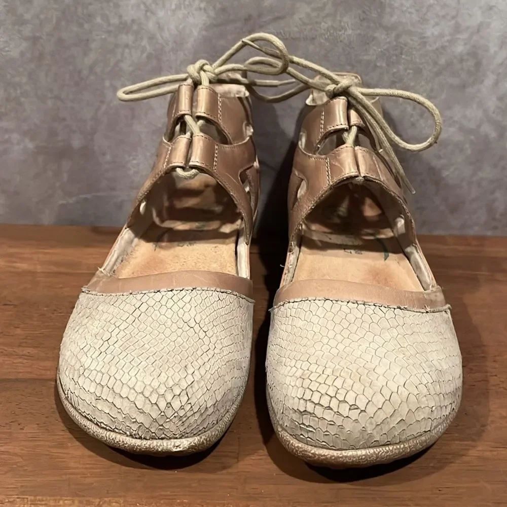 Naot Kata Beige Cream Lizard Leather/Khaki closed toe dandal size 7-7.5 - Picture 6 of 11